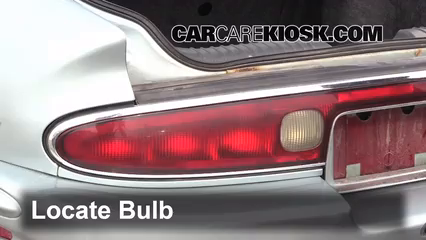 1995 Buick Riviera 3.8L V6 Éclairage Feu clignotant arrière (remplacer l'ampoule)